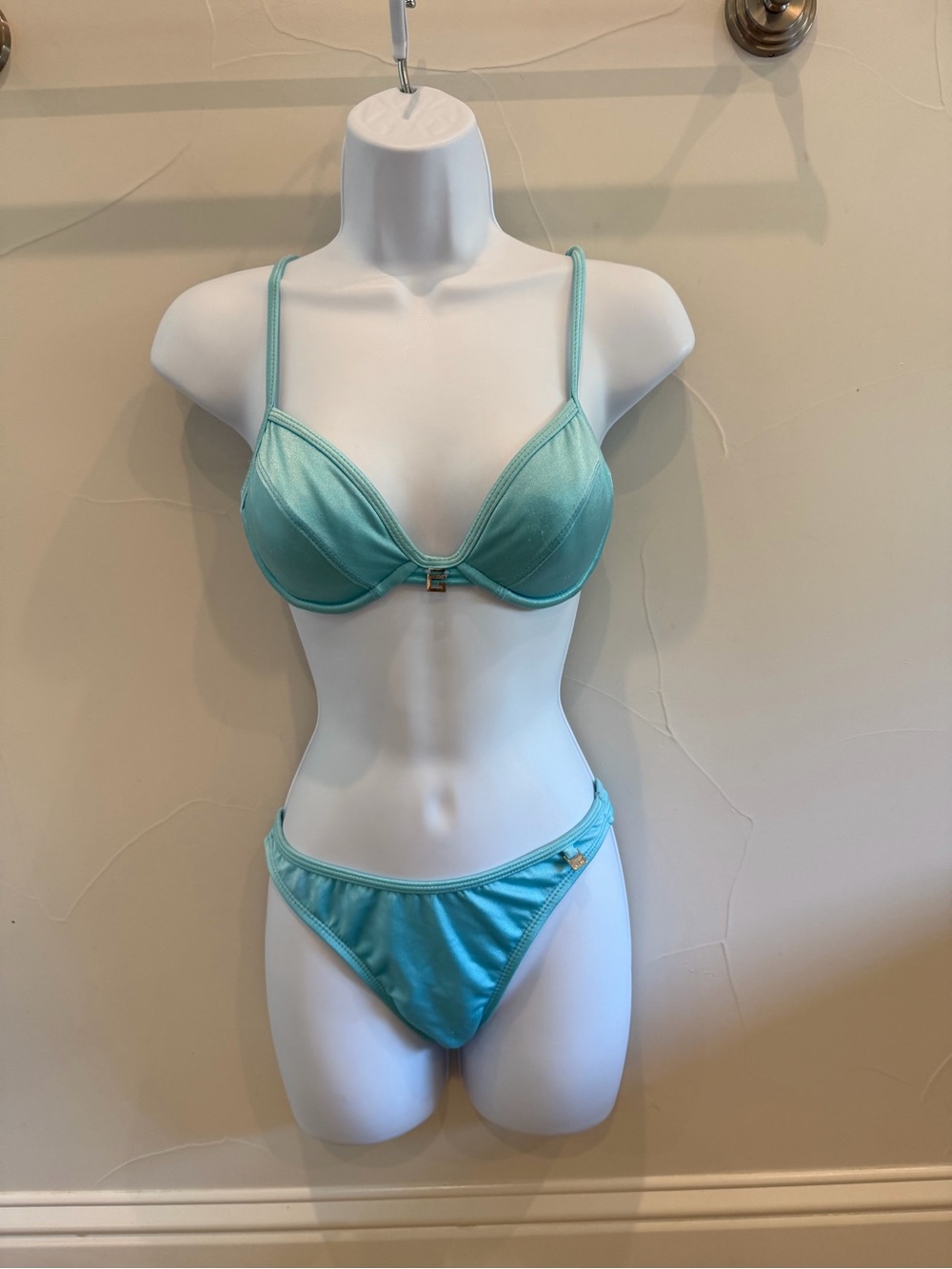 GUESS Aqua Shimmer Underwire Bikini Set XS Gold Logo Charm